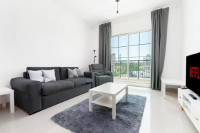 Stunning 1 Bedroom Apartment in JVT with Parking and Balcony